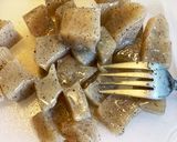決め手はフォーク！蒟蒻と魚肉ソーの煮物作り方1写真