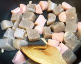 決め手はフォーク！蒟蒻と魚肉ソーの煮物作り方4写真