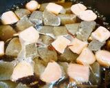 決め手はフォーク！蒟蒻と魚肉ソーの煮物作り方5写真