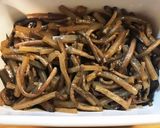 材料2つ♫ゼンマイ水煮と蒟蒻の炒め煮作り方4写真