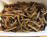 材料2つ♫ゼンマイ水煮と蒟蒻の炒め煮作り方4写真