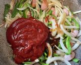 ラー油をかける！懐かし我が家のナポリタン作り方4写真