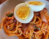 ラー油をかける！懐かし我が家のナポリタン作り方7写真
