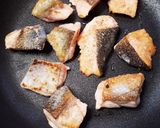 秋鮭としめじのトマト煮作り方3写真