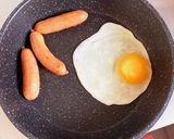 シンプル♡半熟目玉焼き&ウインナ丼♡作り方3写真
