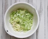 魚肉ソーセージとキャベツの胡麻マヨサラダ作り方1写真