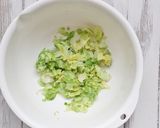 魚肉ソーセージとキャベツの胡麻マヨサラダ作り方2写真