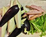 調味料不要・茄子とソーセージの炒め物作り方1写真