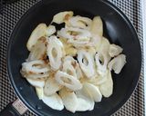 簡単副菜☆マコモタケと竹輪の旨塩炒め。作り方7写真