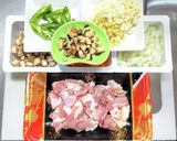鶏とゴボウに万願寺唐辛子の味噌炒め作り方1写真