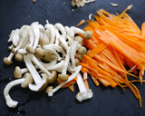 簡単！みょうがと野菜のお味噌汁作り方1写真