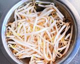 豚ひき肉とニラのカレーうどん作り方1写真