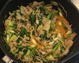 豚バラ肉と春菊のピリ辛胡麻だれ炒め作り方5写真