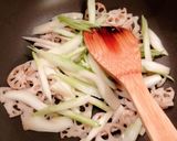 牛肉とセロリ、蓮根の和風塩炒め作り方5写真