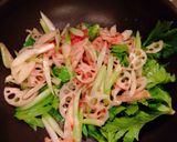 牛肉とセロリ、蓮根の和風塩炒め作り方7写真