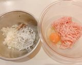 油揚げの煮物(しらすと鶏ひき肉)作り方1写真