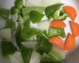 我が家の焼鳥缶詰と野菜のレンチン混ぜ作り方1写真
