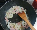 魚肉ソウセージと玉ねぎのカルボナーラ作り方3写真