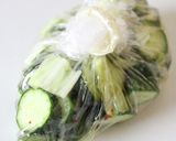 簡単に【キュウリとキャベツの昆布茶浅漬け作り方3写真