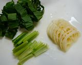 簡単！小松菜と蓮根のお味噌汁　ごま風味作り方1写真