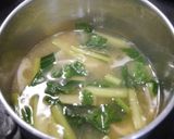 簡単！小松菜と蓮根のお味噌汁　ごま風味作り方3写真