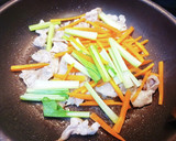 超簡単！豚肉と小松菜のオイマヨ玉子炒め！作り方5写真