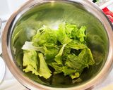 レタスと卵とソーセージと豆腐の中華炒め作り方1写真