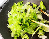レタスと卵とソーセージと豆腐の中華炒め作り方4写真
