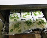 簡単つまみ！焼売皮で　パリパリ枝豆チーズ作り方3写真