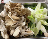 豚こまと舞茸の甘酢炒め作り方1写真