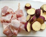 鶏肉とさつま芋のアヒージョ作り方1写真