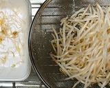 定番もやしウィンナー・時々とろり玉子のせ作り方1写真