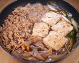 しみしみ玉ねぎと白滝の🤤豚バラ肉豆腐☆作り方4写真
