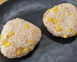 鮭フレークとコーンのおにぎり♪作り方5写真