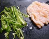 簡単！むね肉とピーマンのうま味炒め作り方1写真