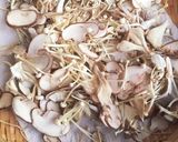 旨味がしみわたる　干キノコの炊き込みご飯作り方1写真