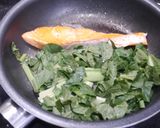 簡単！銀鮭と小松菜のうま味炒め作り方4写真