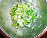 簡単☆ネギ油香る☆鶏肉とネギの春雨スープ作り方1写真