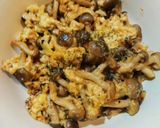 簡単!美味しい♪しめじと卵のオイマヨ炒め作り方6写真
