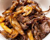 簡単！グルメのたれで牛肉ときのこ炒め作り方2写真