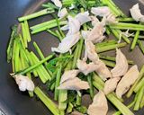 鶏ささ身とカブの葉の味噌炒め作り方4写真