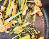 鶏ささ身とカブの葉の味噌炒め作り方6写真