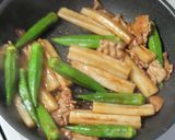 ちくわぶとオクラと三枚肉のオイスター炒め作り方7写真