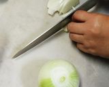 玉ねぎと糸こんにゃくと玉子の豚丼作り方1写真