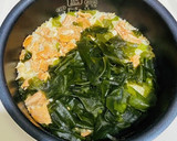 紅鮭中骨水煮缶とわかめの炊き込みご飯作り方5写真