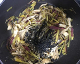 さつま芋と舞茸の甘辛ごま炒め♪作り方3写真