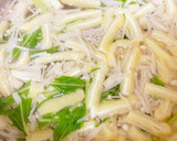 えのき 豆腐 油揚げ 水菜の味噌汁^^作り方6写真