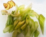 手羽元とセロリのスープ作り方1写真
