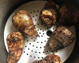 里芋と鶏肉の味噌煮込み作り方1写真