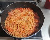 玉ねぎとソーセージのトマトチーズパスタ作り方3写真